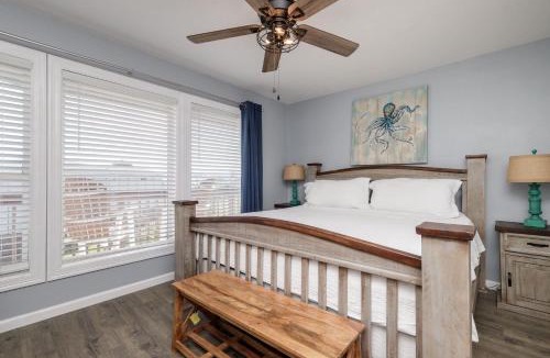 Port Aransas House | Ocean Views - Sleeps 6 Resort Pool