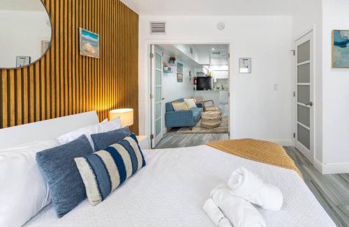 Birch Park Finger Streets Apartment | Ocean Views! Steps from Dining, Shopping, Las Olas