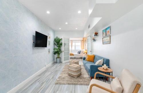 Birch Park Finger Streets Apartment | Ocean Views! Steps from Dining, Shopping, Las Olas