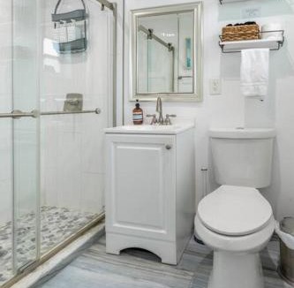 Birch Park Finger Streets Apartment | Ocean Views! Steps from Dining, Shopping, Las Olas