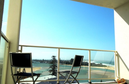 The Entrance Apartment | Ocean Views, SUNDRIFT- Unit 26