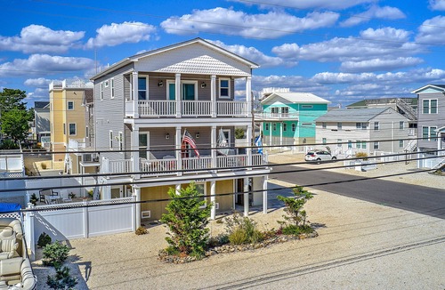 Holgate House | Ocean Views without Oceanfront Prices, just steps from the Beach with Lifeguards