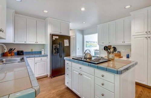 Cannon Beach House | Ocean Villa - Ocean Views & Jetted Tub!