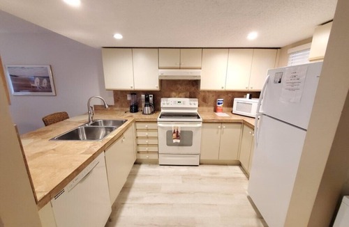 Butler Beach Condo | Ocean Village Club O25: 2BR Beachfront Condo with Pool & Gym
