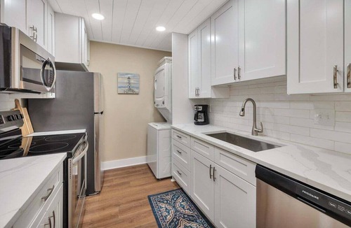 Demere Park Condo | Ocean Walk Condo L8!