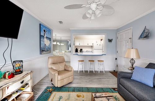 Demere Park Condo | Ocean Walk H-14: 2 bed/2 bath upstairs condo