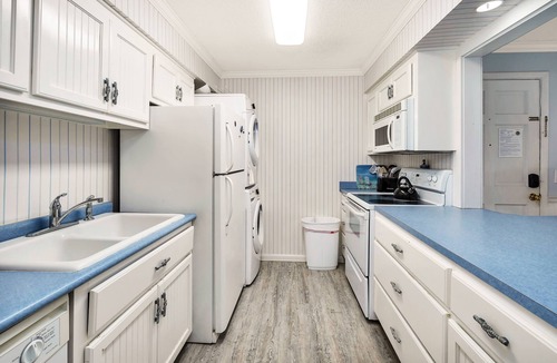 Demere Park Condo | Ocean Walk H-14: 2 bed/2 bath upstairs condo