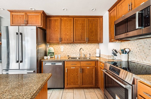 Kihei Condo | Ocean & West Maui mountain views, steps from beach