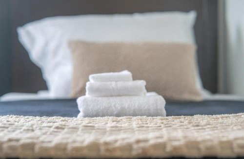Survey Creek Apartment | Ocean Whisper - Sleeps 11 - Palm Wave Stays