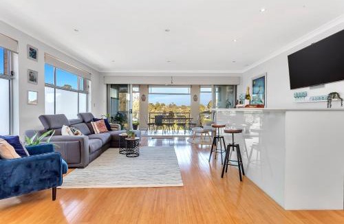 Port Noarlunga South House | Oceana Haven - Beachside Serenity and Modern Comfort