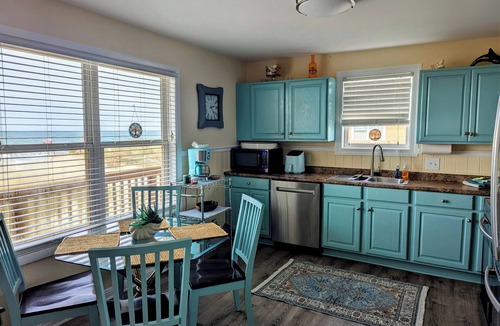 Long Beach Cottage | OceanBeachfront 2 bedroom cottage with breathtaking view, steps to the beach