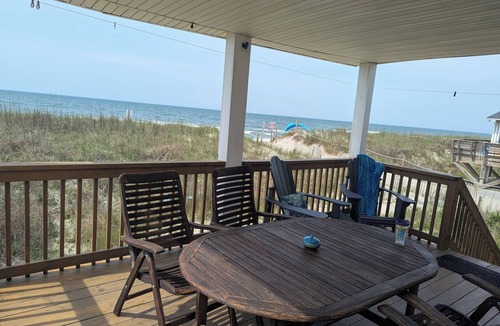 Long Beach Cottage | OceanBeachfront 2 bedroom cottage with breathtaking view, steps to the beach