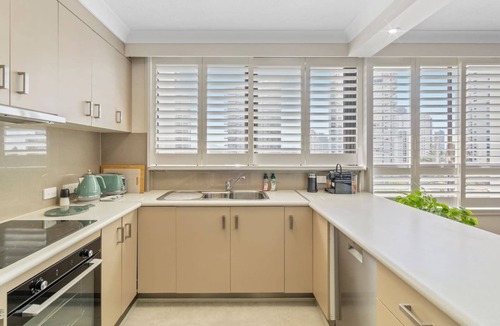 Main Beach Apartment | OceanBlu Carrington - Central, WiFi, Parking