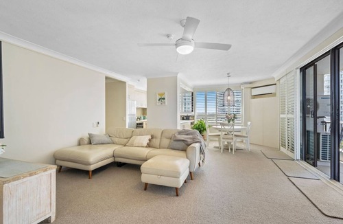 Main Beach Apartment | OceanBlu Carrington - Central, WiFi, Parking