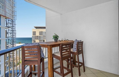Main Beach Apartment | OceanBlu Carrington - Central, WiFi, Parking