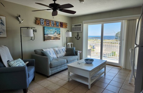 Hampton Condo | Oceanfront 1-bedroom condo on North Beach with a pool!