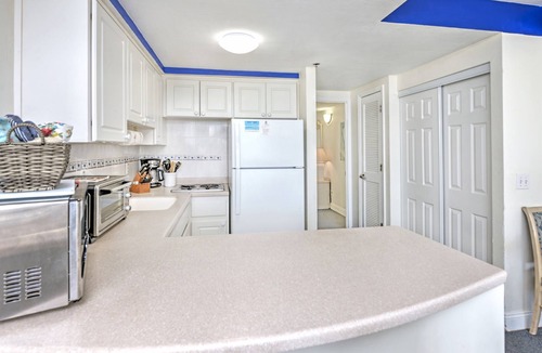 Ortona Park Condo | Oceanfront 1BR | Balcony | 2 Queens | Sleeps 6 |