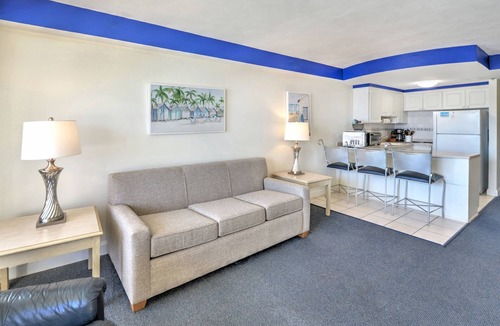 Ortona Park Condo | Oceanfront 1BR | Balcony | 2 Queens | Sleeps 6 |