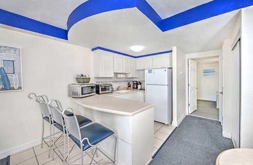 Ortona Park Condo | Oceanfront 1BR | Balcony | 2 Queens | Sleeps 6 |