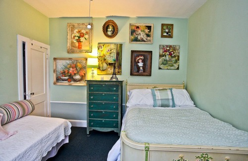 Ocean Grove House | OCEANFRONT 1ST FL STUDIO 2400 WKLY OCEAN VIEWS July and August dates available