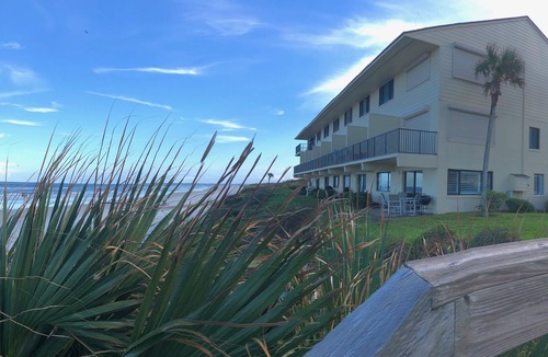 Crescent Beach Condo | Oceanfront 2 Bedroom Flat Summerhouse Unit 452