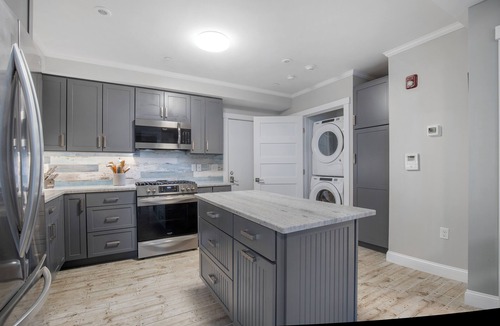 Dennis Port Condo | Oceanfront 2-bedroom Condo with Private Beach!