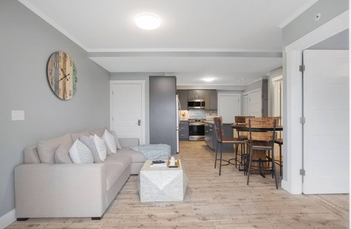 Dennis Port Condo | Oceanfront 2-bedroom Condo with Private Beach!