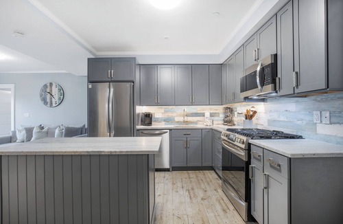 Dennis Port Condo | Oceanfront 2-bedroom Condo with Private Beach!
