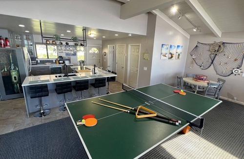 Watsonville House | Oceanfront, 2 kitchens, pool table/pong, views!
