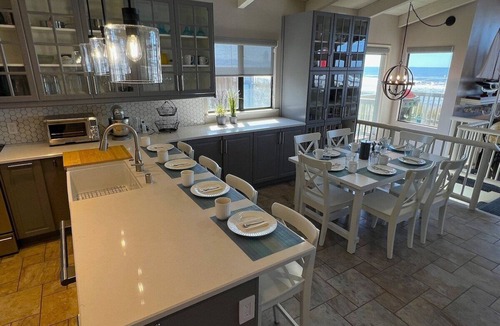 Watsonville House | Oceanfront, 2 kitchens, pool table/pong, views!