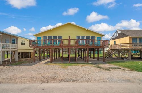 Surfside Beach House | Oceanfront 2BR Cottage w Sunsets Views Comfy and Pet and Family Friendly