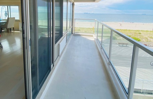 Long Beach Condo | OCEANFRONT 2BR LUXURY CONDO WITH BALCONY-RITZ CARLTON STYLE! Pool,Sauna,Parking