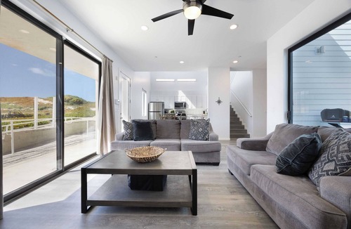 Oceano Cottage | Oceanfront 2BR + Rooftop Deck, & Beach Access Strand Way B