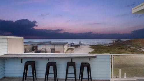 Oceano House | Oceanfront 2BR Rooftop Deck Beach Access Strand Way B