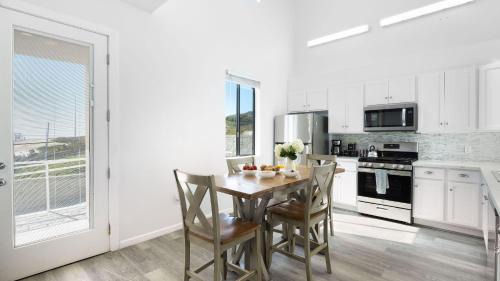 Oceano House | Oceanfront 2BR Rooftop Deck Beach Access Strand Way B
