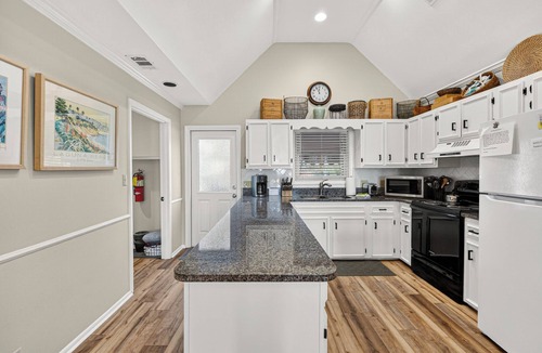 Saint Simons Island House | Oceanfront 2br/2ba Pup-friendly Beach Cottage!