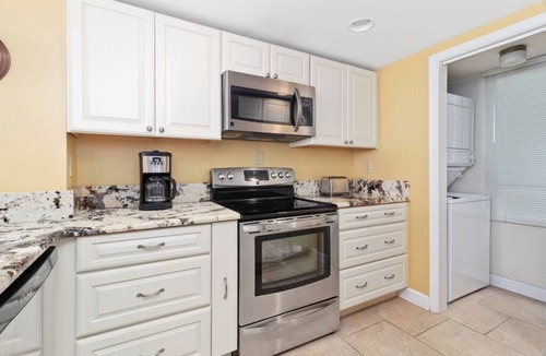 Northeast Virginia Beach Condo | Oceanfront 4th Floor, 2 Bedroom Condo on the Boardwalk