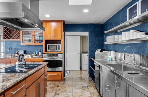 Lincoln Beach House | Oceanfront, 8 Bedrooms! - Azul Jewel