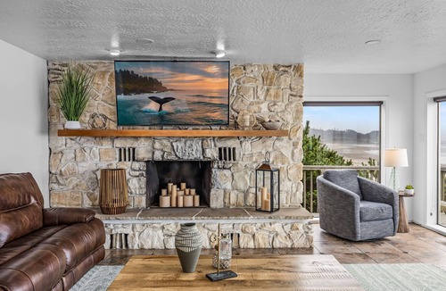 Lincoln Beach House | Oceanfront, 8 Bedrooms! - Azul Jewel