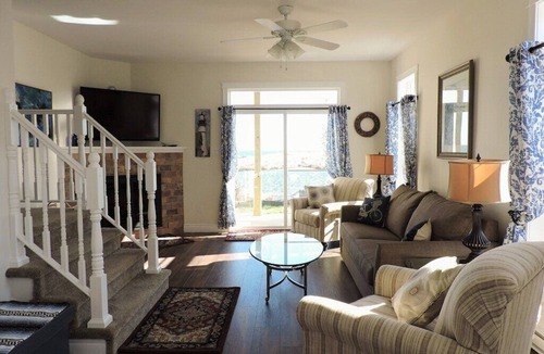 Seawall Condo | Oceanfront ADA Compliant Condo - TidePool