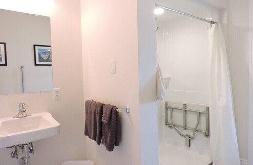 Seawall Condo | Oceanfront ADA Compliant Condo - TidePool