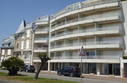 Les Sables d'Olonne Apartment | Oceanfront Apartment with Stunning Views, Terrace, and Modern Amenities