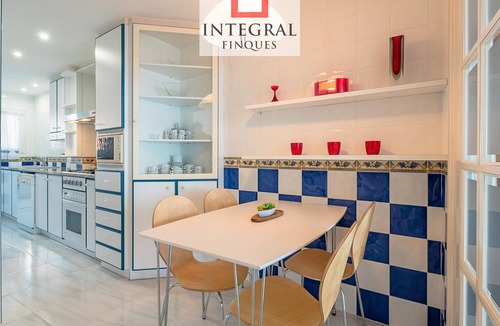 Palamos Apartment | Oceanfront Apartment, 4 Bedrooms, Stunning Bay Views, Terrace, Parking, WiFi
