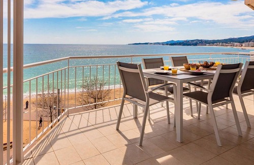 Palamos Apartment | Oceanfront Apartment, 4 Bedrooms, Stunning Bay Views, Terrace, Parking, WiFi