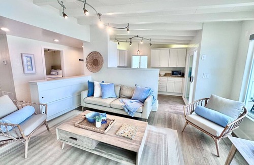 South Oceanside House | Oceanfront Beach Cottage, Best Location, Walk to Restaurants