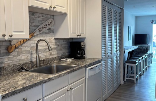 North Ocean City Apartment | Oceanfront Beach Walkout Studio – Cozy & Convenient in North Ocean City
