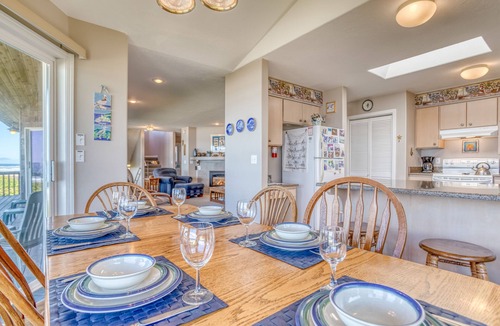 Lincoln City House | Oceanfront Beauty With Splendid View King Suite!