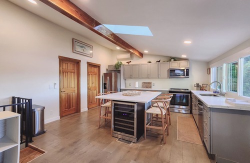 Rollingbay Cottage | Oceanfront boho cottage in Bremerton