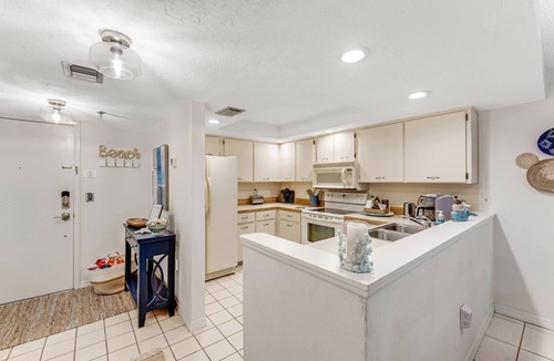 Ormond-by-the-Sea Condo | Oceanfront Building-Top Floor-Beach Access+ Heated Pool/Sunset & Rocket Views