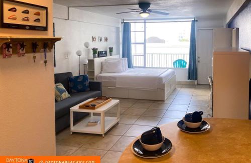 East Daytona Apartment | Oceanfront building with studio